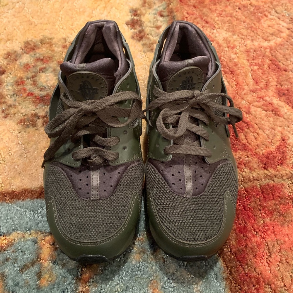 Olive green huarache Nike sneaker